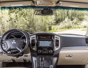 Торпедо Mitsubishi Montero 5-door '2014–21