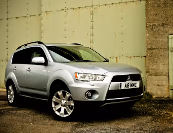 Mitsubishi Outlander GX4 [UK-spec] '10.2010–02.2013