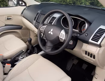 Painel frontal Mitsubishi Outlander [UK-spec] '2007–09