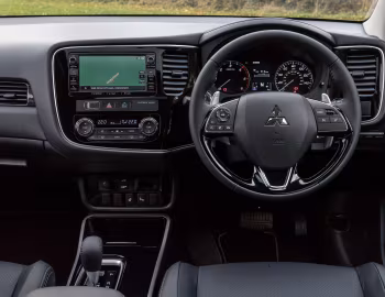 Торпедо Mitsubishi Outlander [UK-spec] '2015–18
