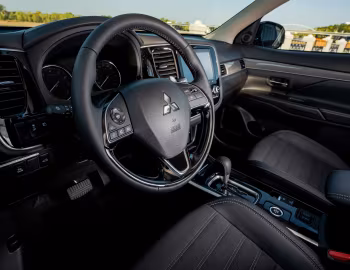 Painel frontal Mitsubishi Outlander [CIS] '2021–22