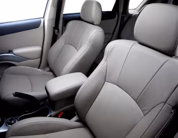Інтер'єр 2010–13 Mitsubishi Outlander [North America] '2009–13