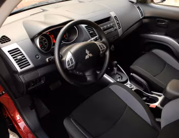 Інтер'єр 2007–09 Mitsubishi Outlander [North America] '2006–09