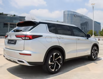 Mitsubishi Outlander [South Africa] '2023–25