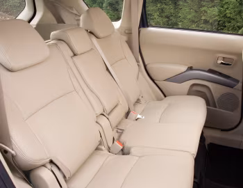 Інтэр'ер Mitsubishi Outlander [UK-spec] '2007–09