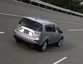 Mitsubishi Outlander [Japan] '10.2005–10.2012