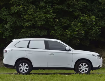Mitsubishi Outlander Commercial [UK-spec] '2013–14