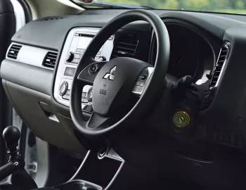 Торпедо Mitsubishi Outlander Commercial [UK-spec] '2013–14
