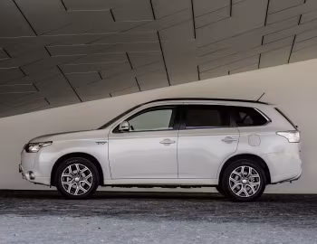 Mitsubishi Outlander PHEV [Worldwide] '2012–15