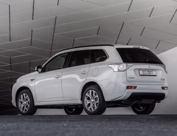 Mitsubishi Outlander PHEV [Worldwide] '2012–15