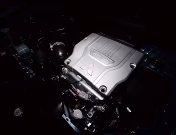 Sob o capô Mitsubishi Outlander PHEV [Japan] '2012–15
