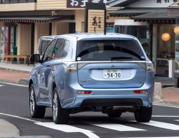 Mitsubishi Outlander PHEV [Japan] '2012–15