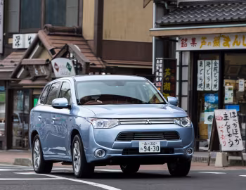 Mitsubishi Outlander PHEV [Japan] '2012–15