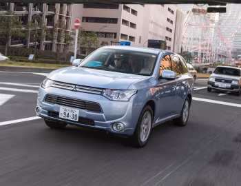 Mitsubishi Outlander PHEV [Japan] '2012–15