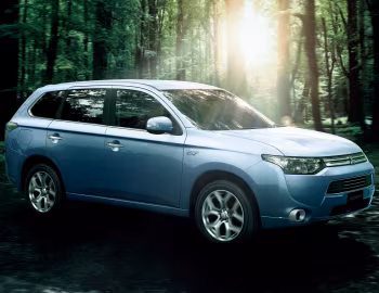 Mitsubishi Outlander PHEV [Japan] '2012–15