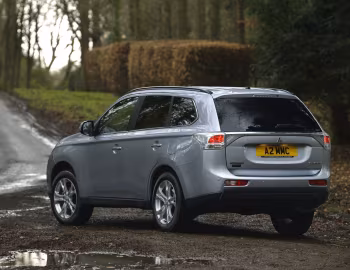 Mitsubishi Outlander [UK-spec] '2013–14