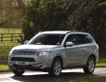 Mitsubishi Outlander [UK-spec] '2013–14
