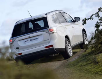 Mitsubishi Outlander [UK-spec] '2013–14
