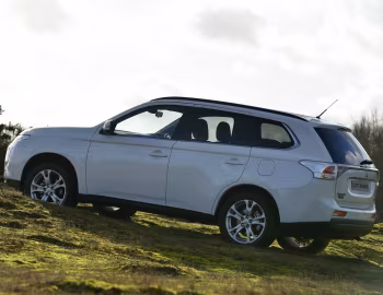 Mitsubishi Outlander [UK-spec] '2013–14