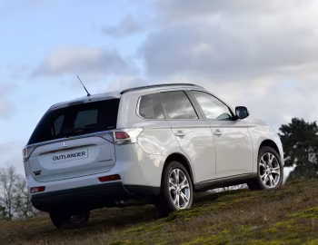 Mitsubishi Outlander [UK-spec] '2013–14