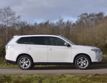 Mitsubishi Outlander [UK-spec] '2013–14