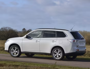 Mitsubishi Outlander [UK-spec] '2013–14