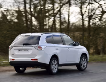 Mitsubishi Outlander [UK-spec] '2013–14
