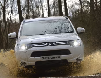 Mitsubishi Outlander [UK-spec] '2013–14