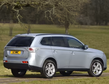 Mitsubishi Outlander [UK-spec] '2013–14