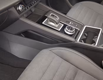 Interior Mitsubishi Outlander PHEV Aspire [Australia] '2022–25