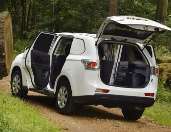 Mitsubishi Outlander Commercial [UK-spec] '2013–14