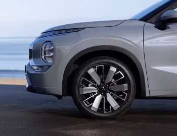 Mitsubishi Outlander Exceed Tourer [Australia] '2025–pr.
