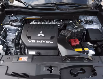 Под капотом 2017–18 Mitsubishi Outlander GT [North America] '2016–18