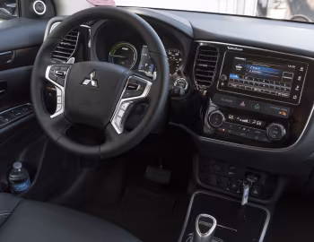 Painel frontal 2018 Mitsubishi Outlander GT PHEV [North America] '2017–18