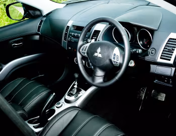 Интерьер Mitsubishi Outlander "Juro" [UK-spec] '06–10.2010