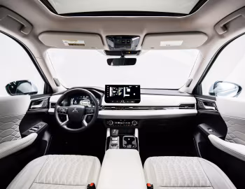 Painel frontal 2026 Mitsubishi Outlander PHEV [North America] '2026