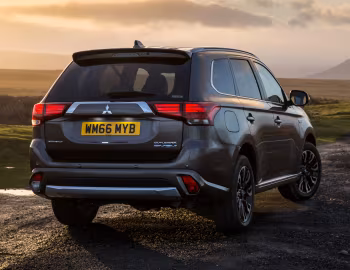 Mitsubishi Outlander PHEV [UK-spec] '2015–18