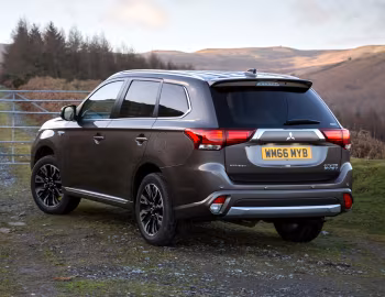 Mitsubishi Outlander PHEV [UK-spec] '2015–18