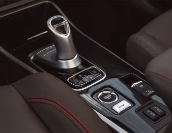 Інтер'єр 2018 Mitsubishi Outlander PHEV [North America] '2017–18