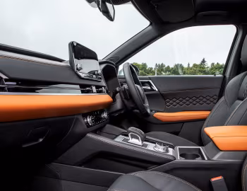 Interior Mitsubishi Outlander PHEV [Japan] '2021–24
