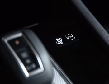Interior 2023–25 Mitsubishi Outlander PHEV [North America] '2022–25