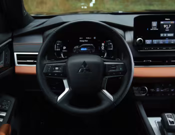 Painel frontal 2023–25 Mitsubishi Outlander PHEV [North America] '2022–25