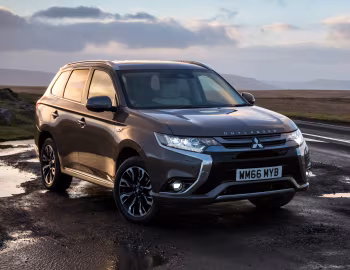 Mitsubishi Outlander PHEV [UK-spec] '2015–18