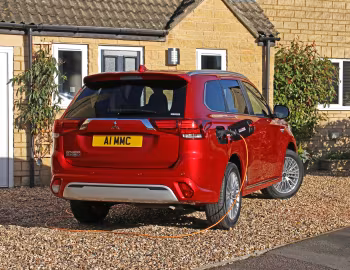 Mitsubishi Outlander PHEV [UK-spec] '2018–21