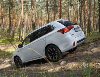 Mitsubishi Outlander PHEV [Worldwide] '2015–18