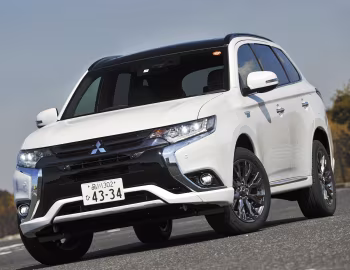 Mitsubishi Outlander PHEV [Japan] '2015–18