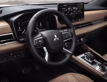 Interior Mitsubishi Outlander PHEV [EU-spec] '2025–pr.
