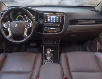 Торпедо 2018 Mitsubishi Outlander GT PHEV Exterior Package [North America] '2017–18