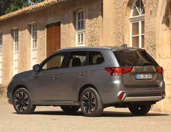 Mitsubishi Outlander PHEV [Worldwide] '2015–18