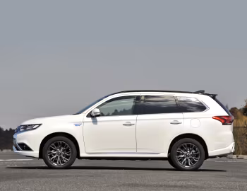 Mitsubishi Outlander PHEV [Japan] '2015–18